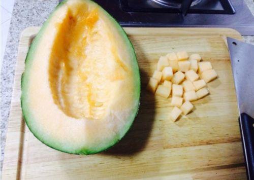 哈密瓜怎么样吃才甜视频,视频教你如何挑选与食用